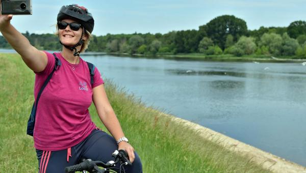 Bilan touristique été 2020 : un coup de soleil sur le Loiret, Loire à vélo, selfie Angeline