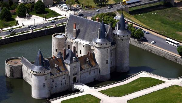 Photo aérienne du chateau de Sully