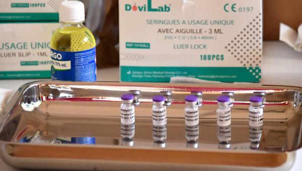 Vaccination itinérante : 960 Loirétains, ayant déjà reçu la 1re injection, grâce au Département, reçoivent la seconde  - doses