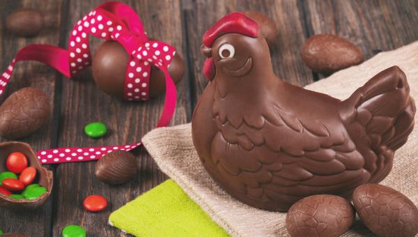 Pâques : poule et oeufs en chocolat