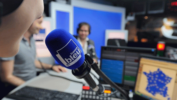 Émission en cours dans un studio de France bleu Orléans