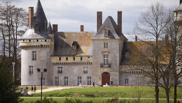 Le pass sanitaire dans les châteaux et sites du Département du Loiret... comment est-il perçu ? - château de Sully-sur-Loire