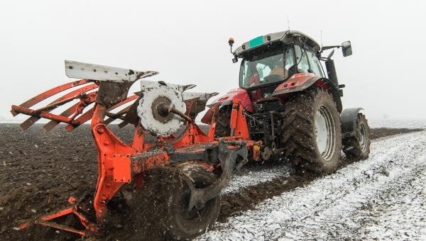 Gel : comment se préparent les agriculteurs dans le Loiret ? - tracteur