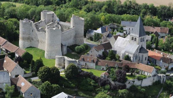 Loiret : Yèvre-le-Châtel et Montargis en photo sur les grilles du jardin du Luxembourg  - Yèvre