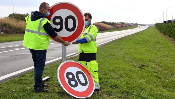 Changement de panneaux signalétiques : passage de 80 à 90 km/h