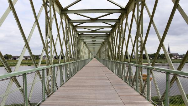 Passerelle piétons-cycles entre Sully-sur-Loire et Saint-Père-sur-Loire