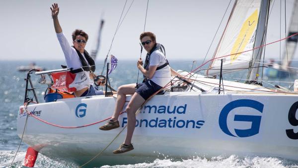 Maxi plaisir pour mini-transat : le Loirétain Grégoire Hue à l’assaut des vagues - Grégoire hue sur son bateau