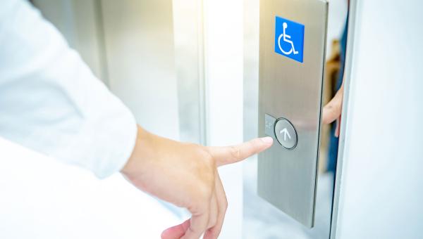 Les sites patrimoniaux du Département, handicap friendly* ! Ascenseur