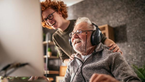 Campagne Métiers du social - Aide à domicile personne âgée