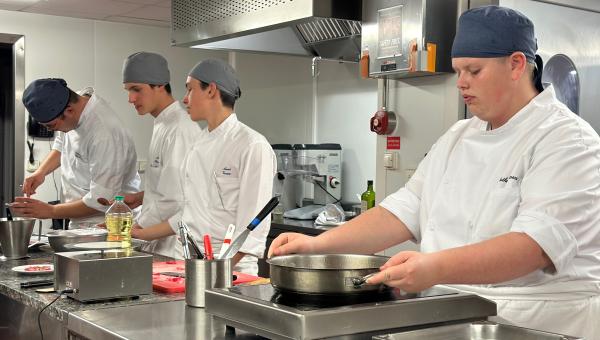 Menu Signature Loiret : entraînement des apprentis du lycée hôtelier de l'Orléanais