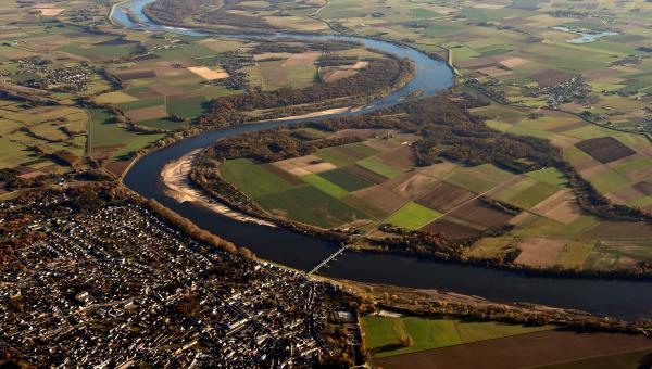 Vue aérienne Loire village loirétain