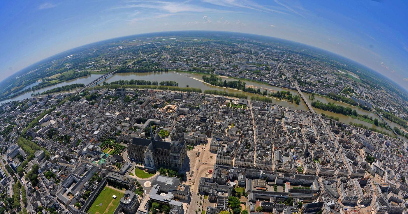 Vue aérienne originale d'Orléans avec un fisheye