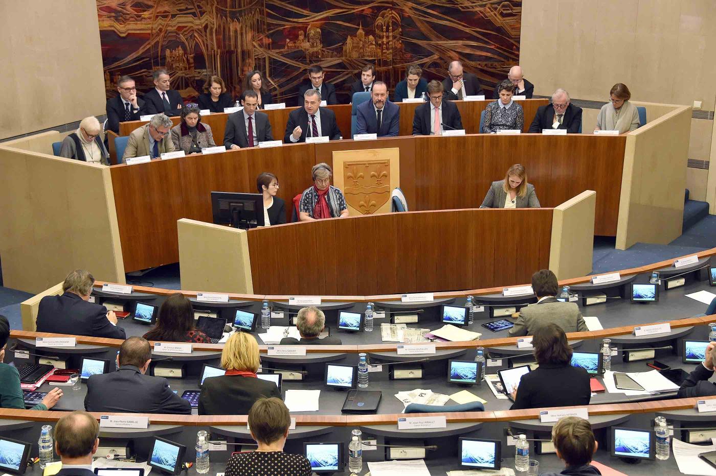 Les conseillers départementaux réunis en session