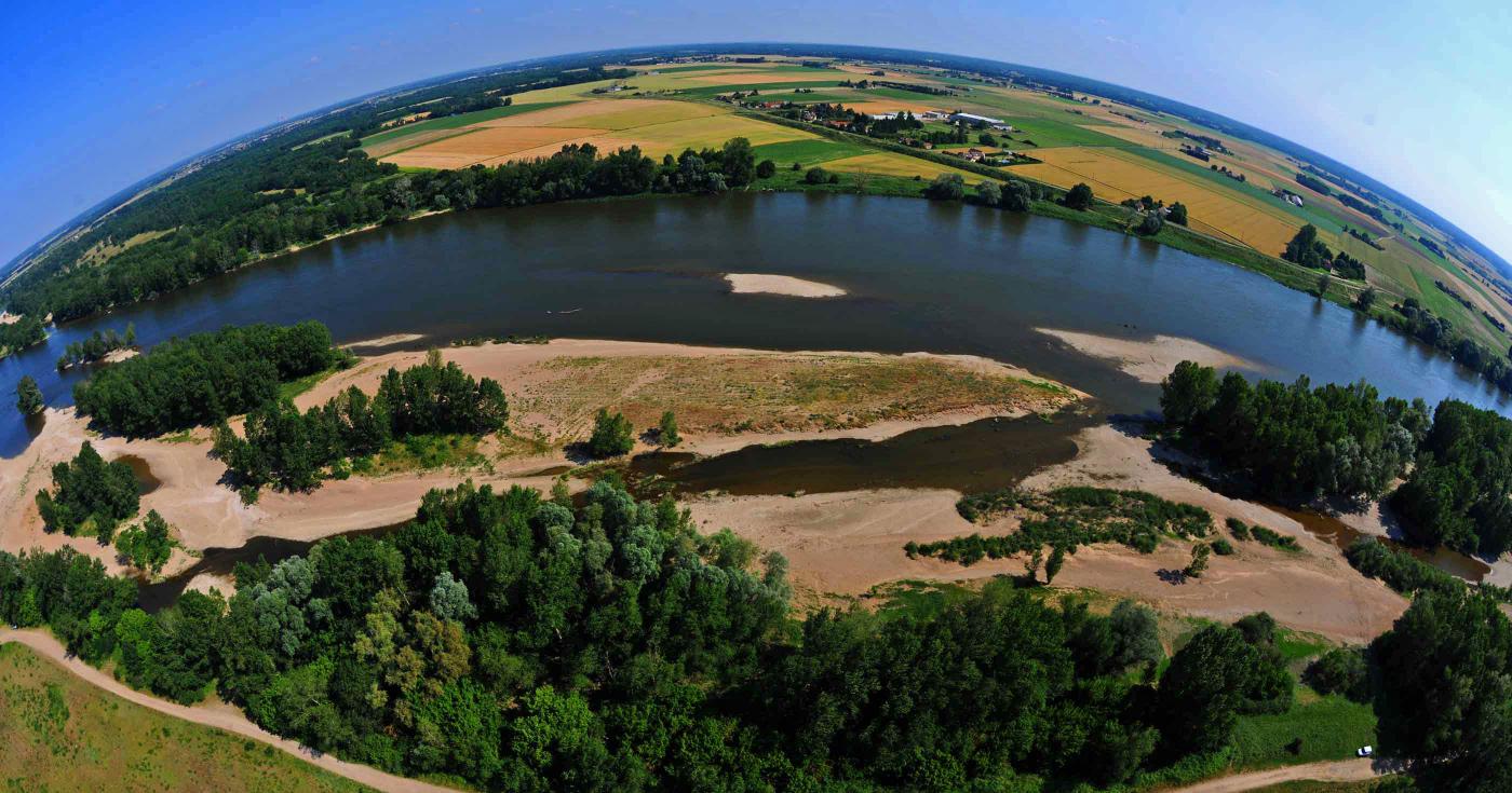 Vue aérienne de la Loire en fisheye