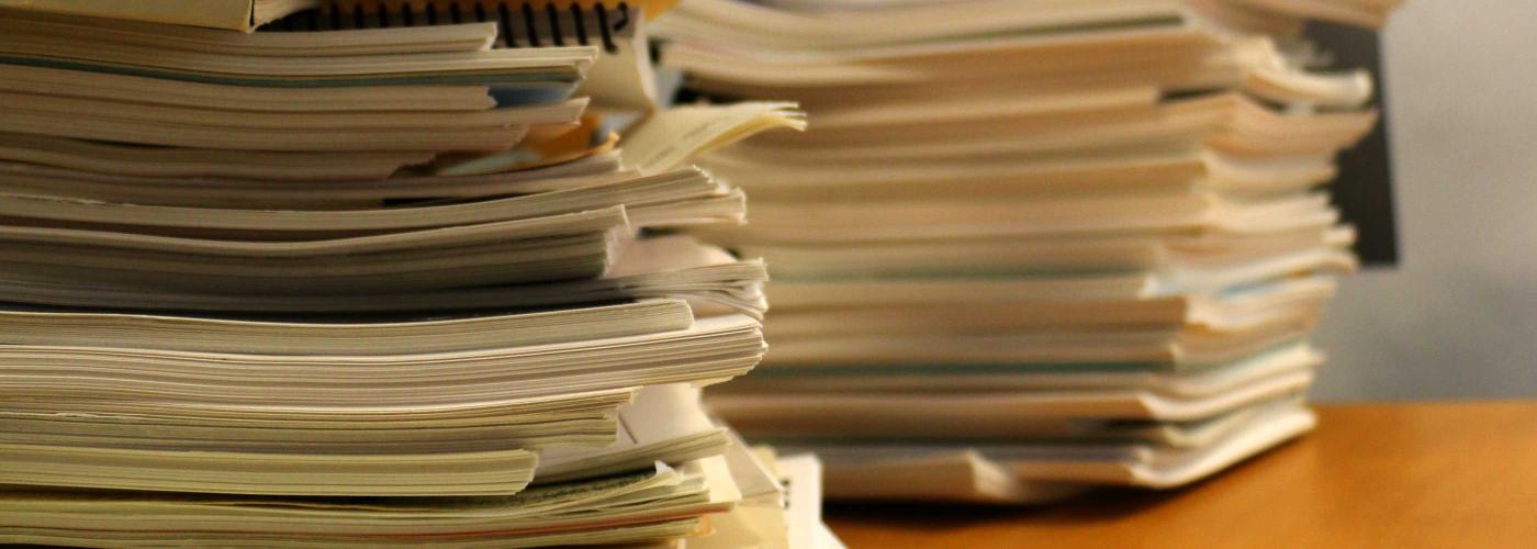 Piles de documents administraifs