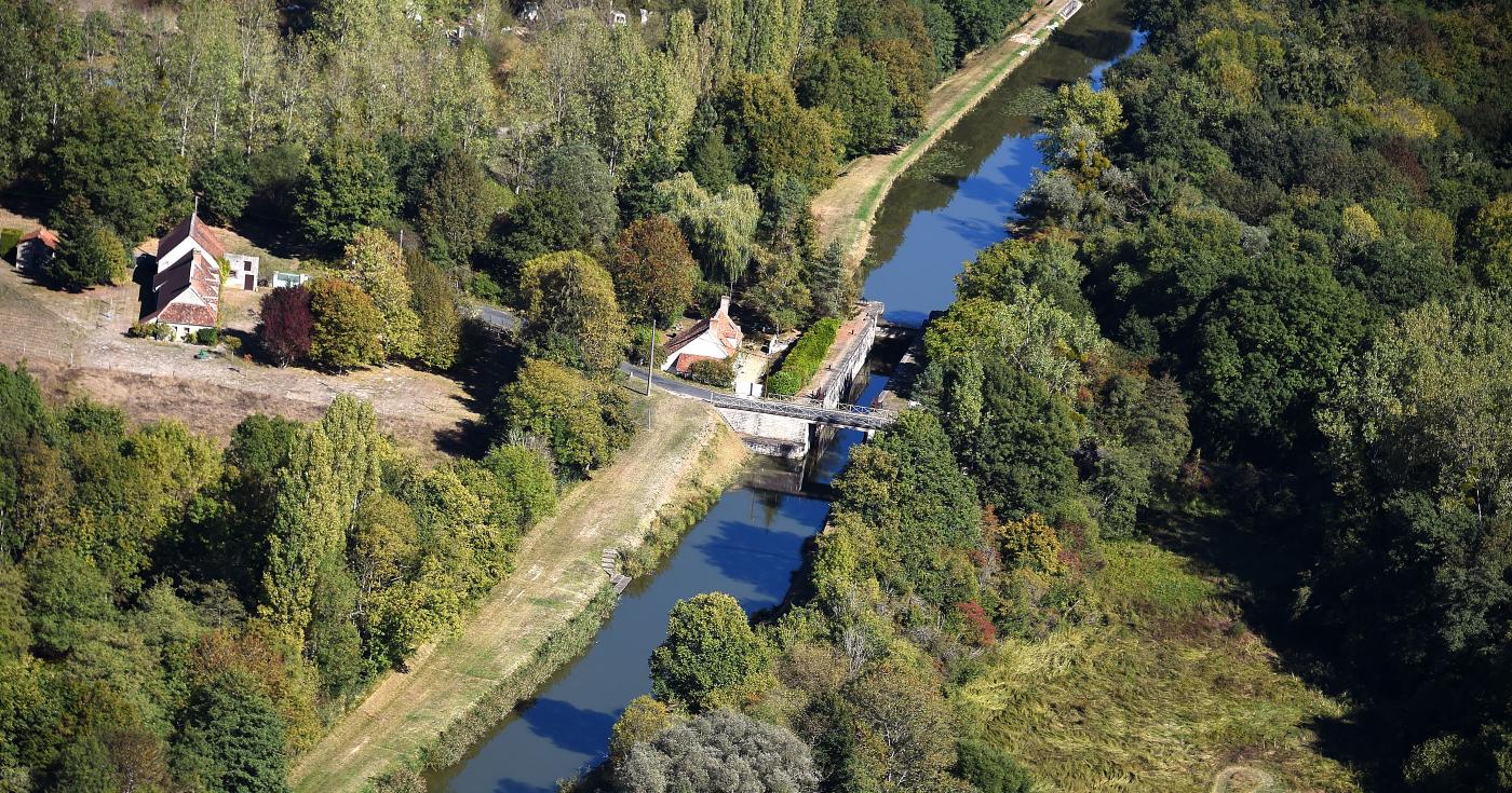 Le canal d'Orléans à Fay-aux-Loges et Vitry-aux-Loges