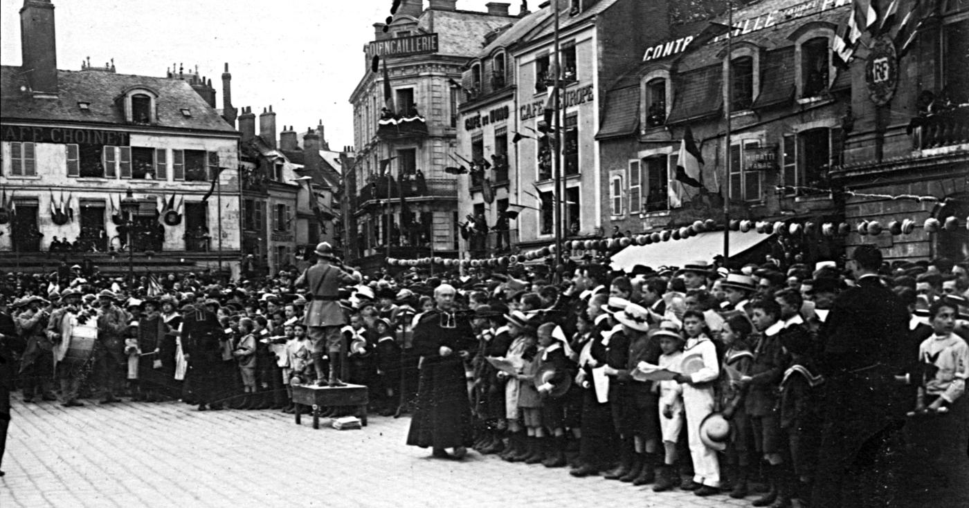 Rentreé triomphale des troupes de la garnison d'Orléans le 03 août 1919