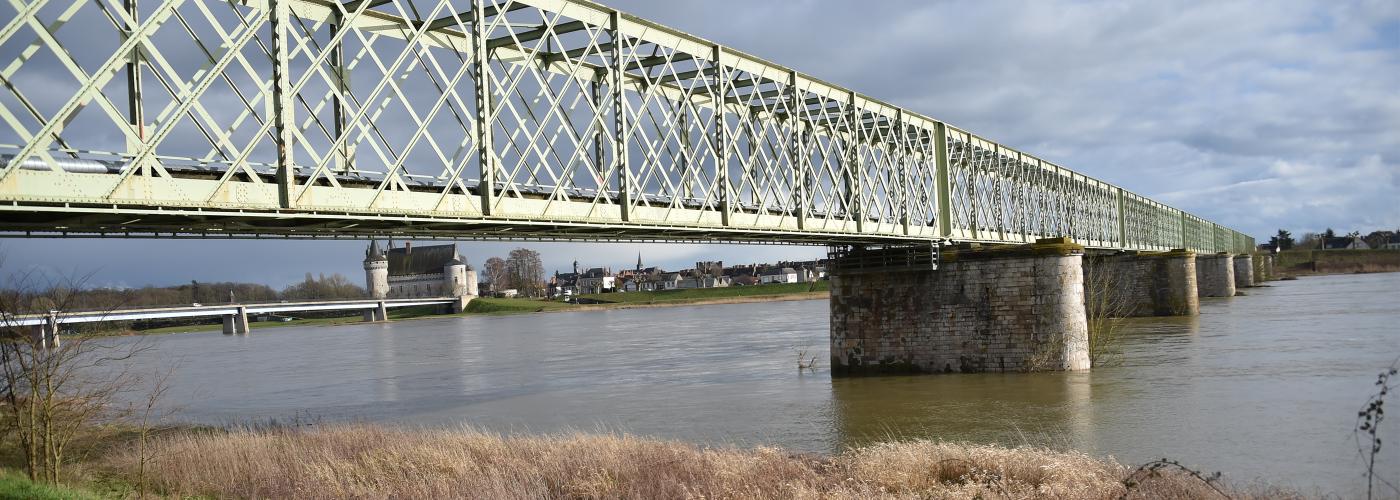 Viaduc ferroviaire reliant Saint-Père-sur-Loire à Sully-sur-Loire 