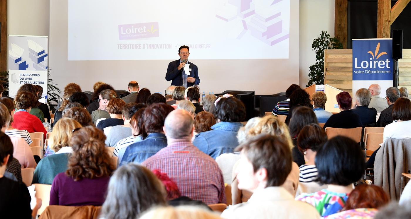 Halle de Chamerolles pour les Rendez-vous du livre et de la lecture