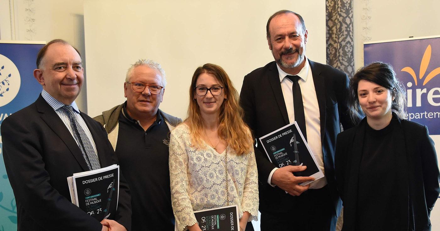 Festival de Sully 2019 - l'équipe : Philippe Lacombe, Jean-Luc Terrisse, Adriana Efter, Marc Gaudet (le président du Département) et Mathilde Simonian