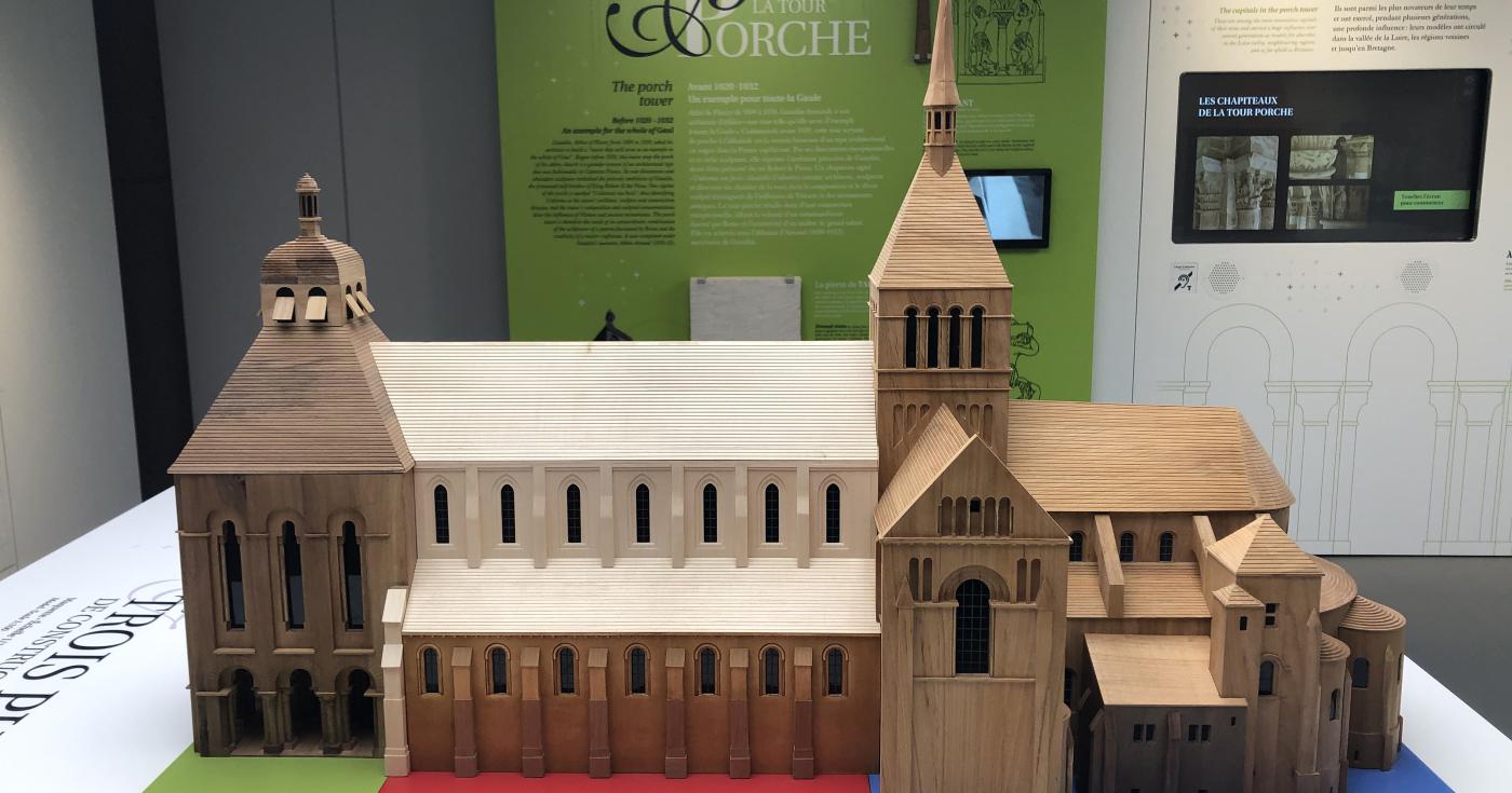 Maquette en bois de l'abbaye dans le centre d'interprétation de Saint-Benoît-sur-Loire