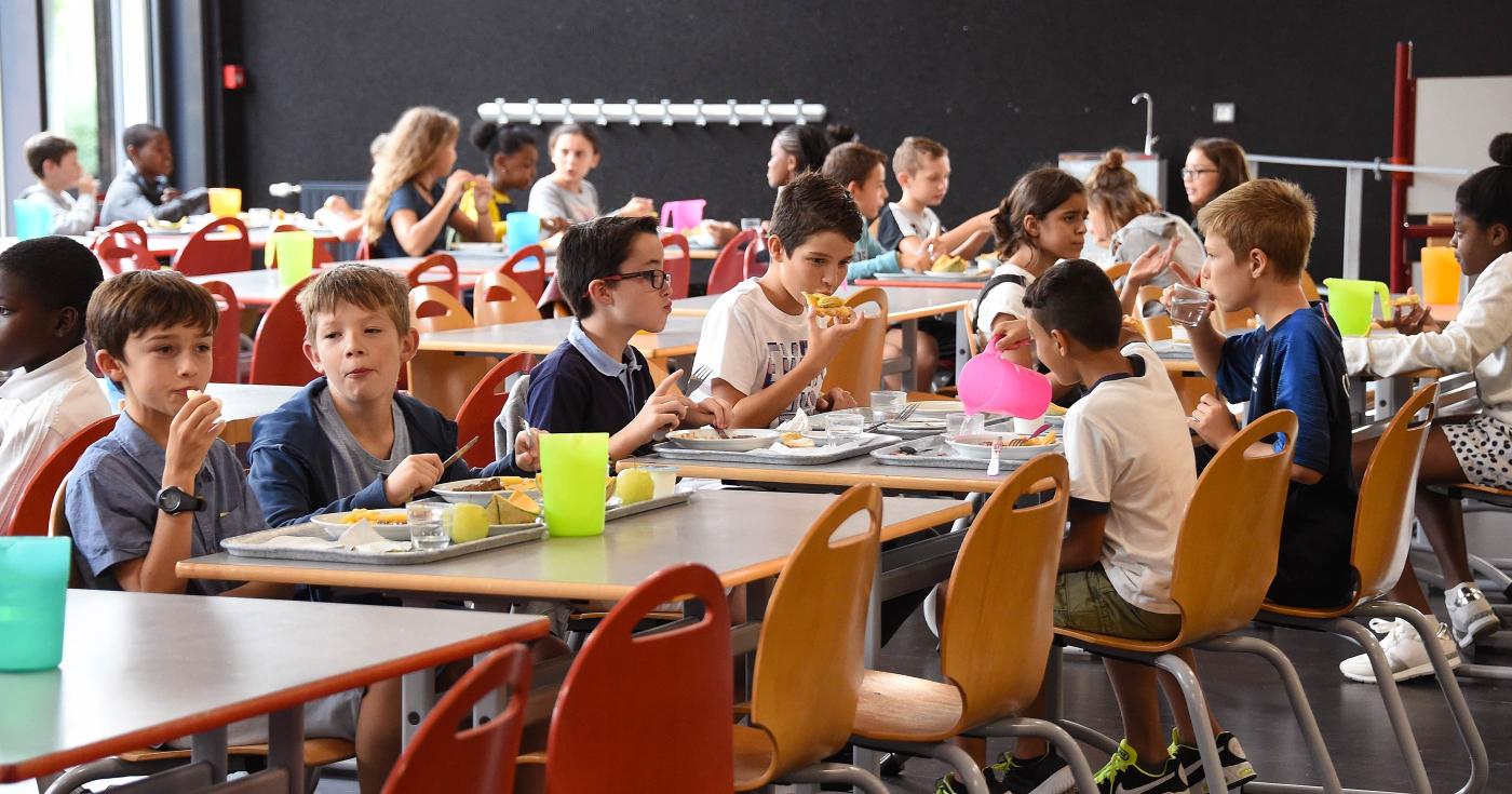 Budget participatif - des collégiens à la cantine