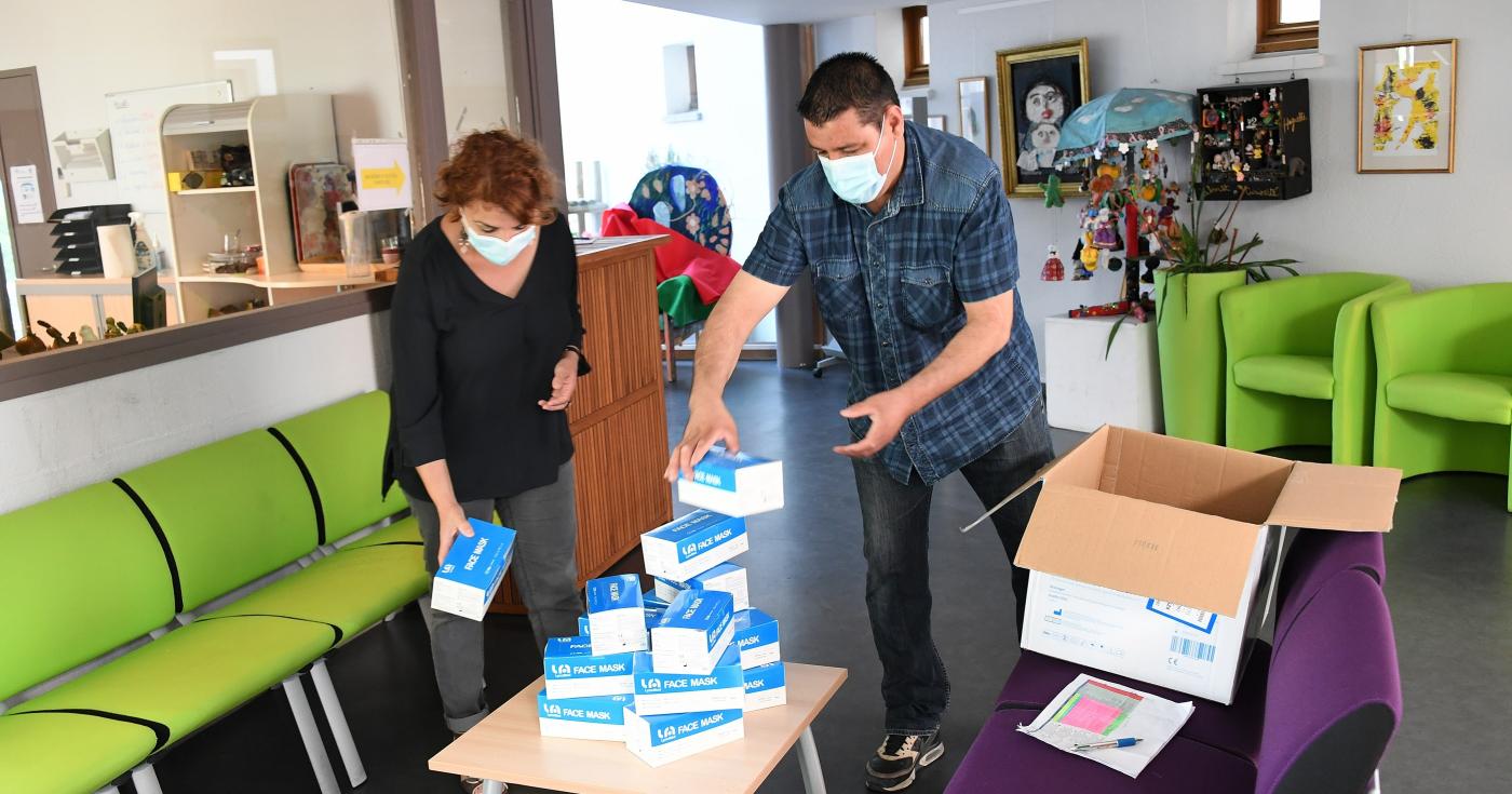 Distribution de masques à un Ehpad de l'Orléanais