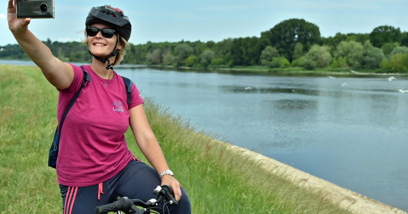 Bilan touristique été 2020 : un coup de soleil sur le Loiret, Loire à vélo, selfie Angeline
