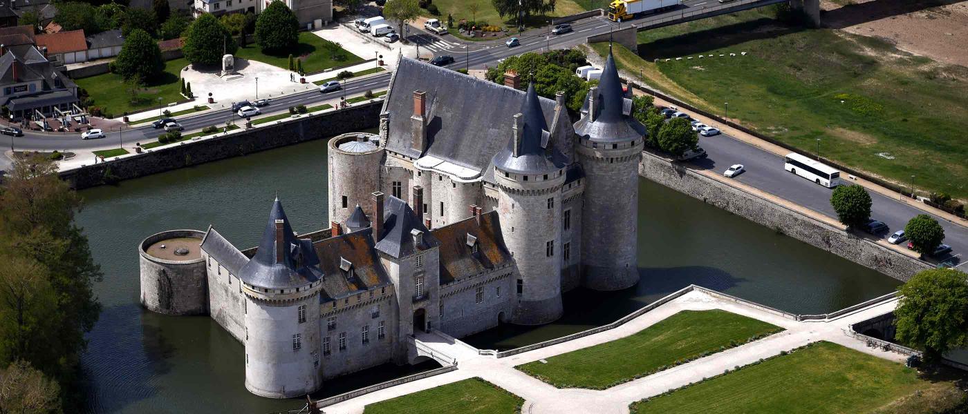 Photo aérienne du chateau de Sully