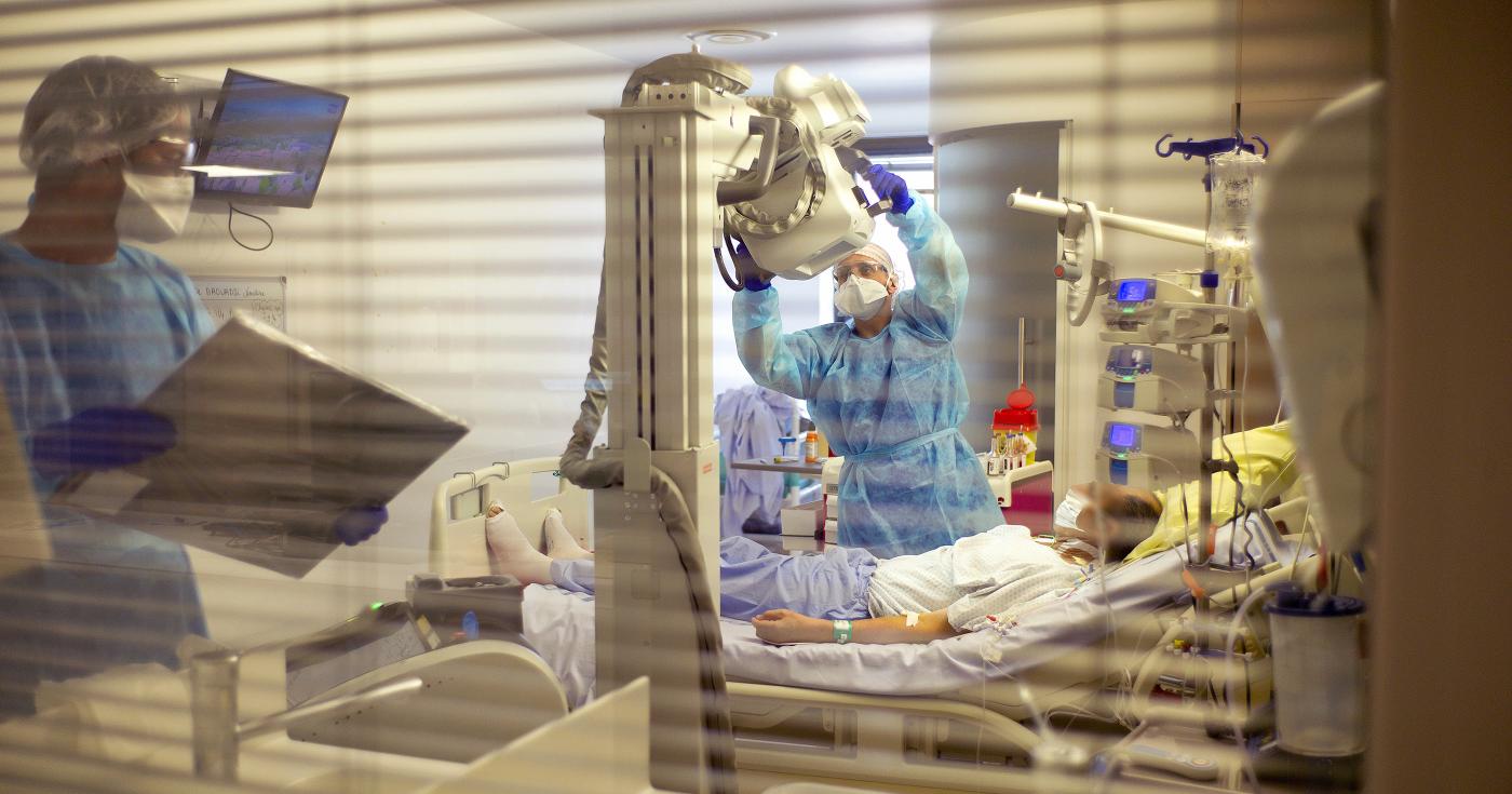 Clichés pulmonaires réalisés au lit d'un malade en secteur Covid
