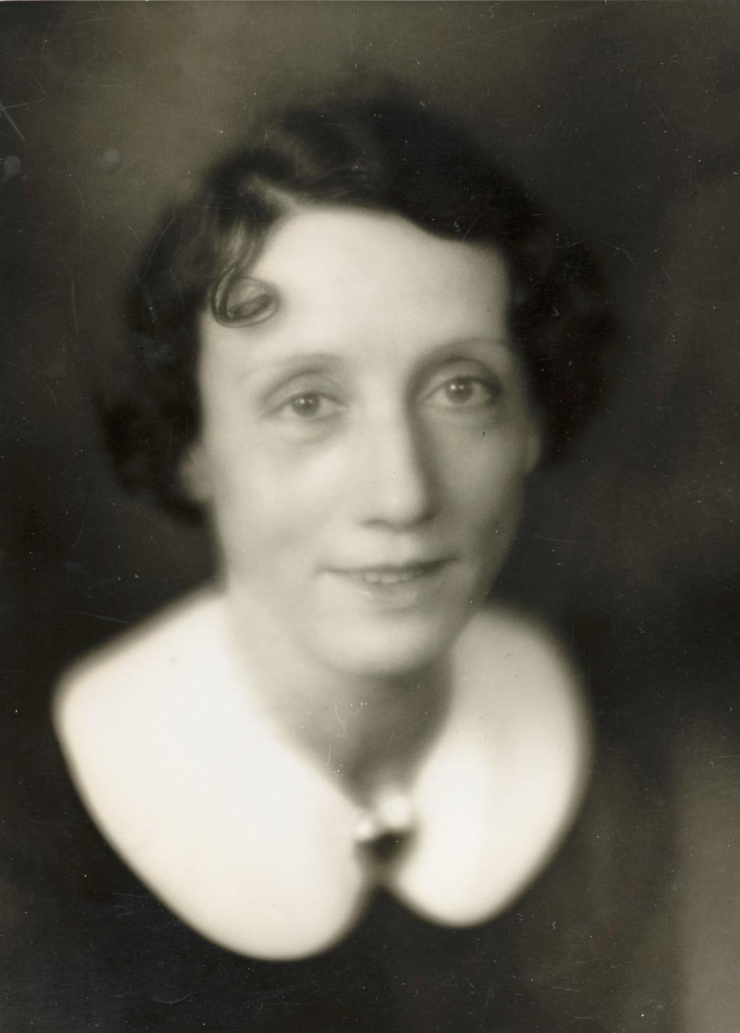 Les 100 ans d'Adrienne Bolland, aviatrice loirétaine d’exception ! Portrait d'Adrienne Bolland 