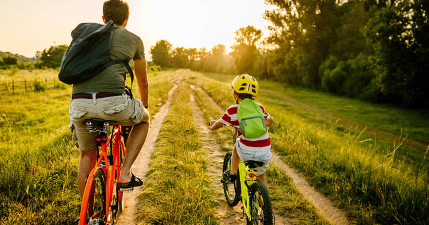 Loiret : devenez parrain, marraine… ils n’attendent que vous ! enfant à vélo avec un homme