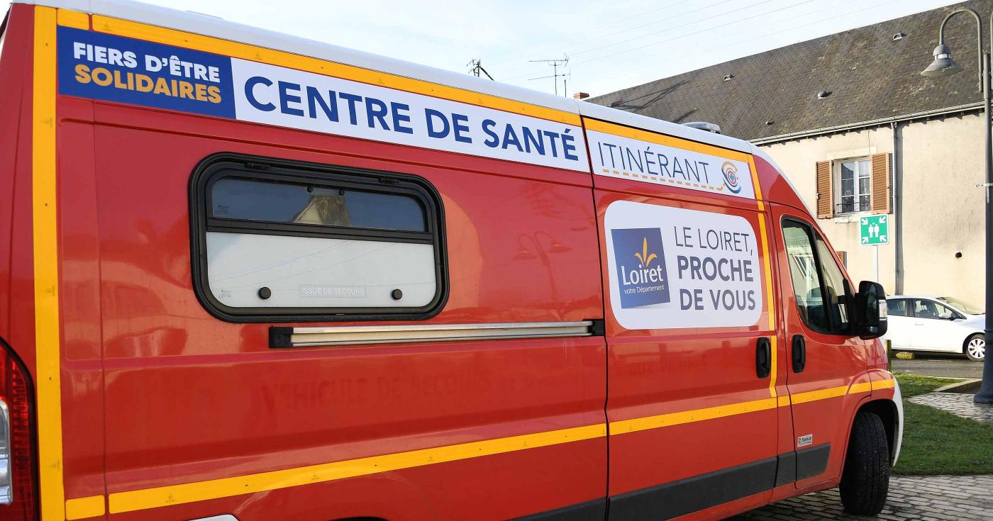 Le centre de vaccination itinérant reprend la route pour un deuxième tour du Loiret - camion de pompier