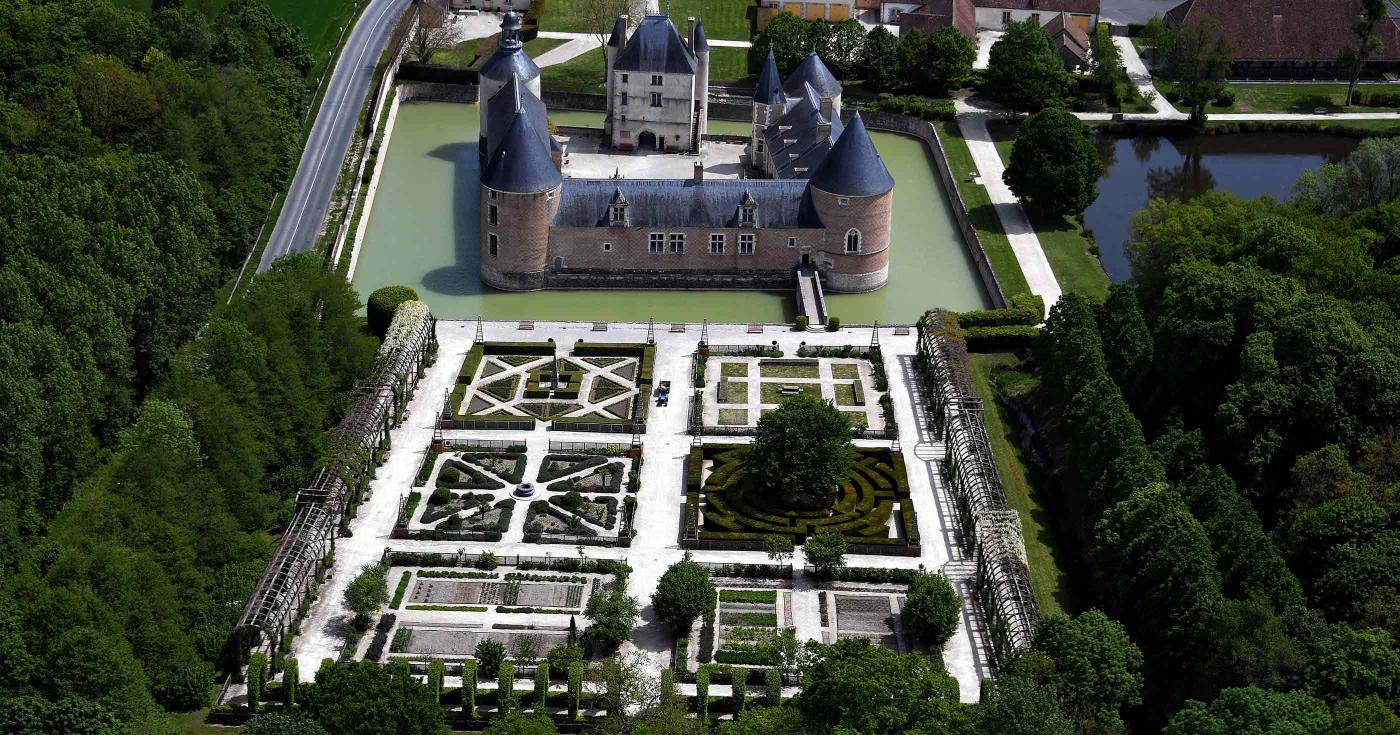 Les conseils de Jean-Claude, jardinier au château de Chamerolles - château vu d'hélico