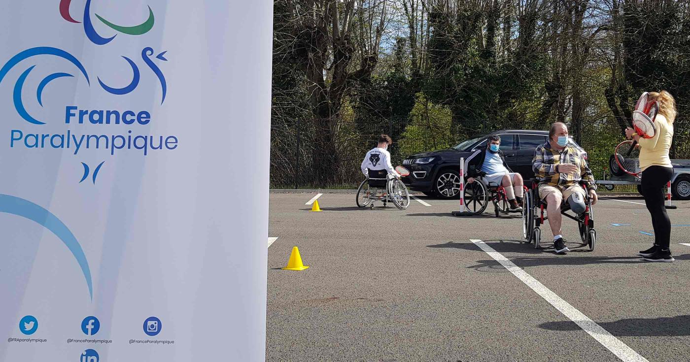 Loiret : le paratennis à l’honneur lors d’une séance de découverte au centre Les coteaux - échauffement 2