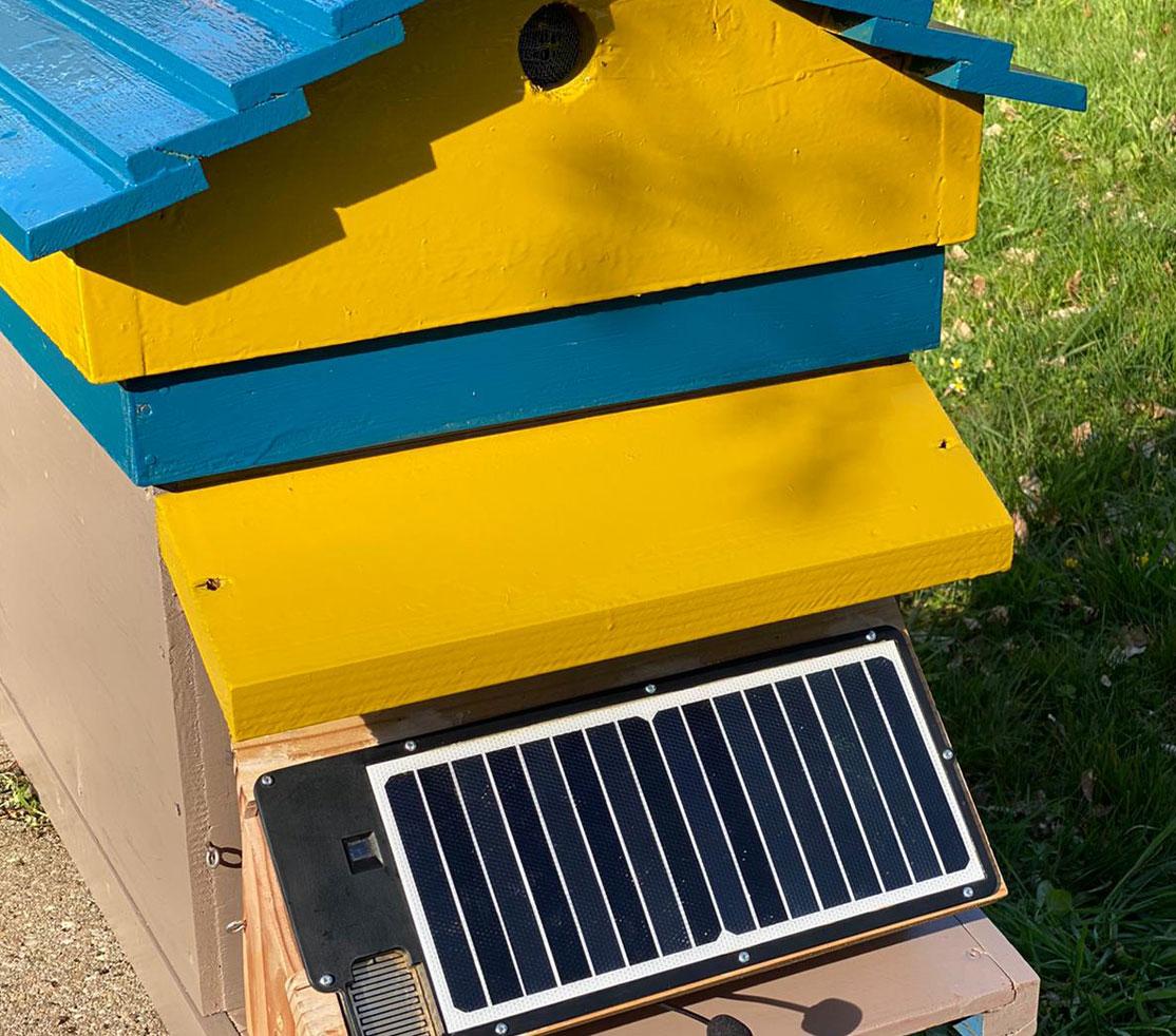 Aux Bruyères, le bio est un art de vivre - ruche porte connectée