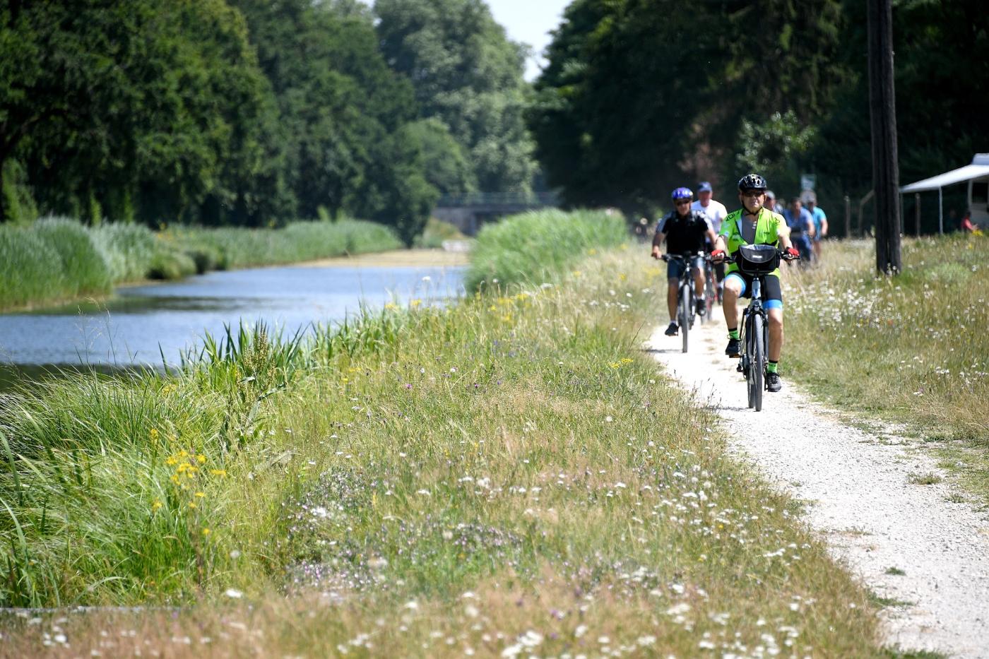 Prolongations pour battre le record de kilomètres parcourus à vélo - canal