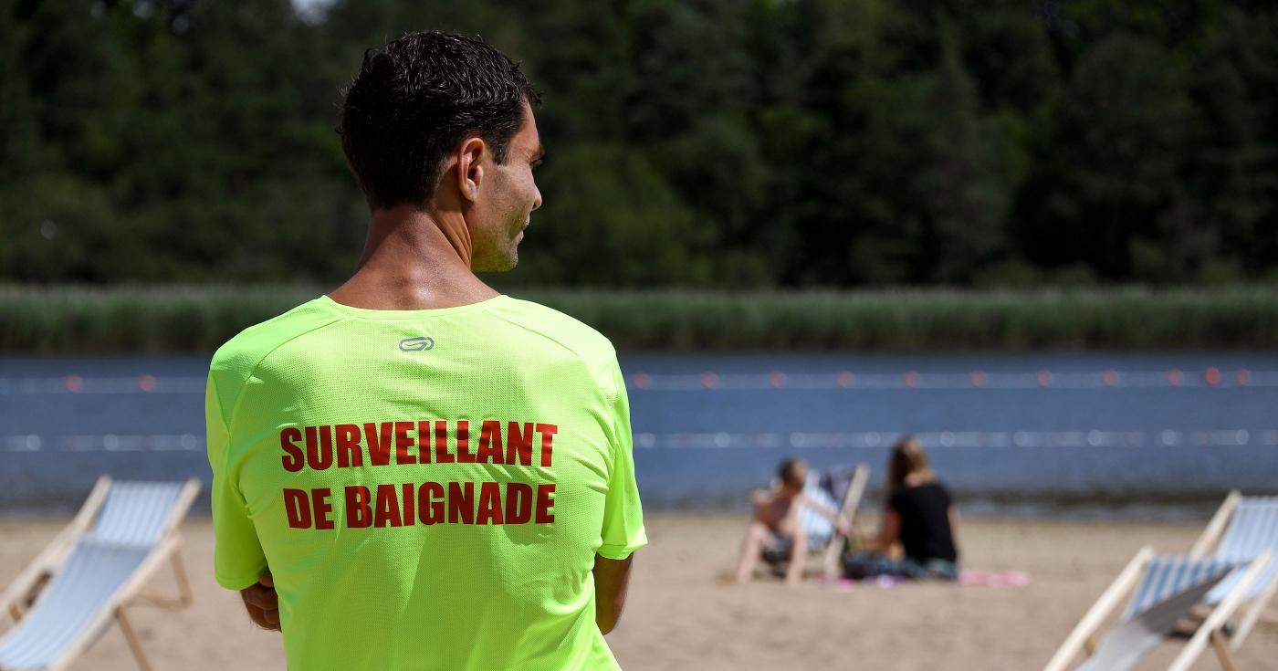 Surveillant de baignade à l'étang de la Vallée