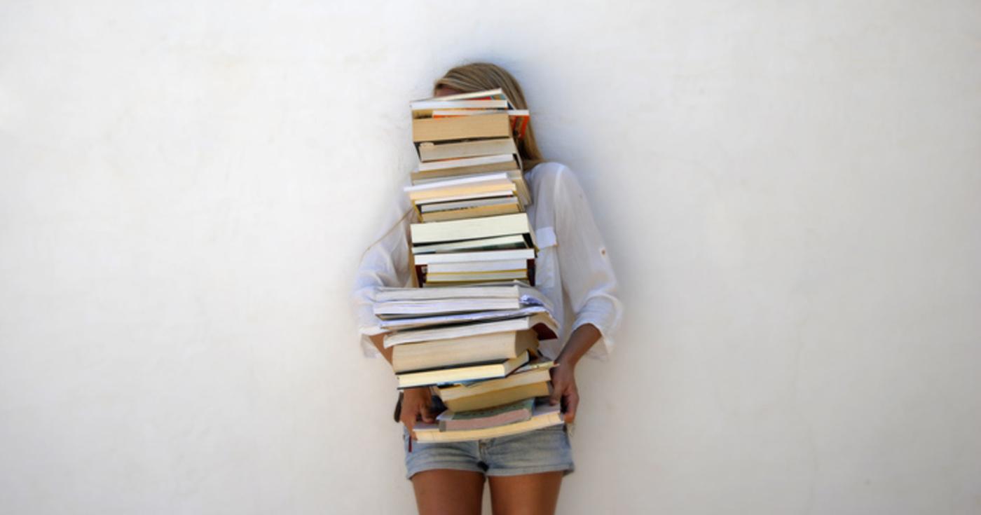 Des idées de lecture pour l'été - pile de livres 