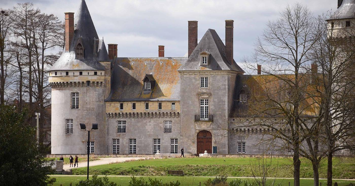 Le pass sanitaire dans les châteaux et sites du Département du Loiret... comment est-il perçu ? - château de Sully-sur-Loire