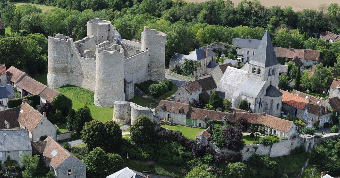 Loiret : Yèvre-le-Châtel et Montargis en photo sur les grilles du jardin du Luxembourg  - Yèvre