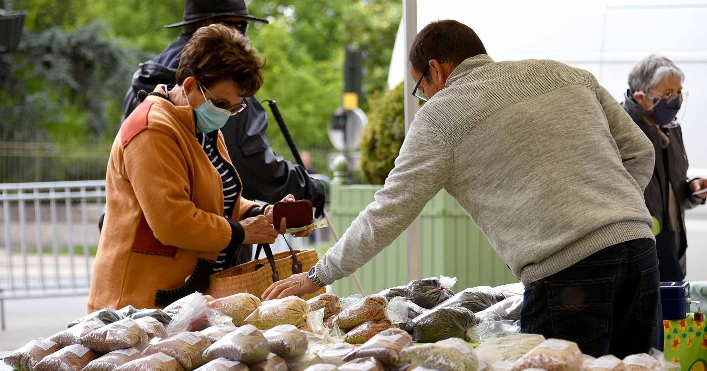 Le marché des producteurs locaux se délocalise à Malesherbes - un producteur de lentilles