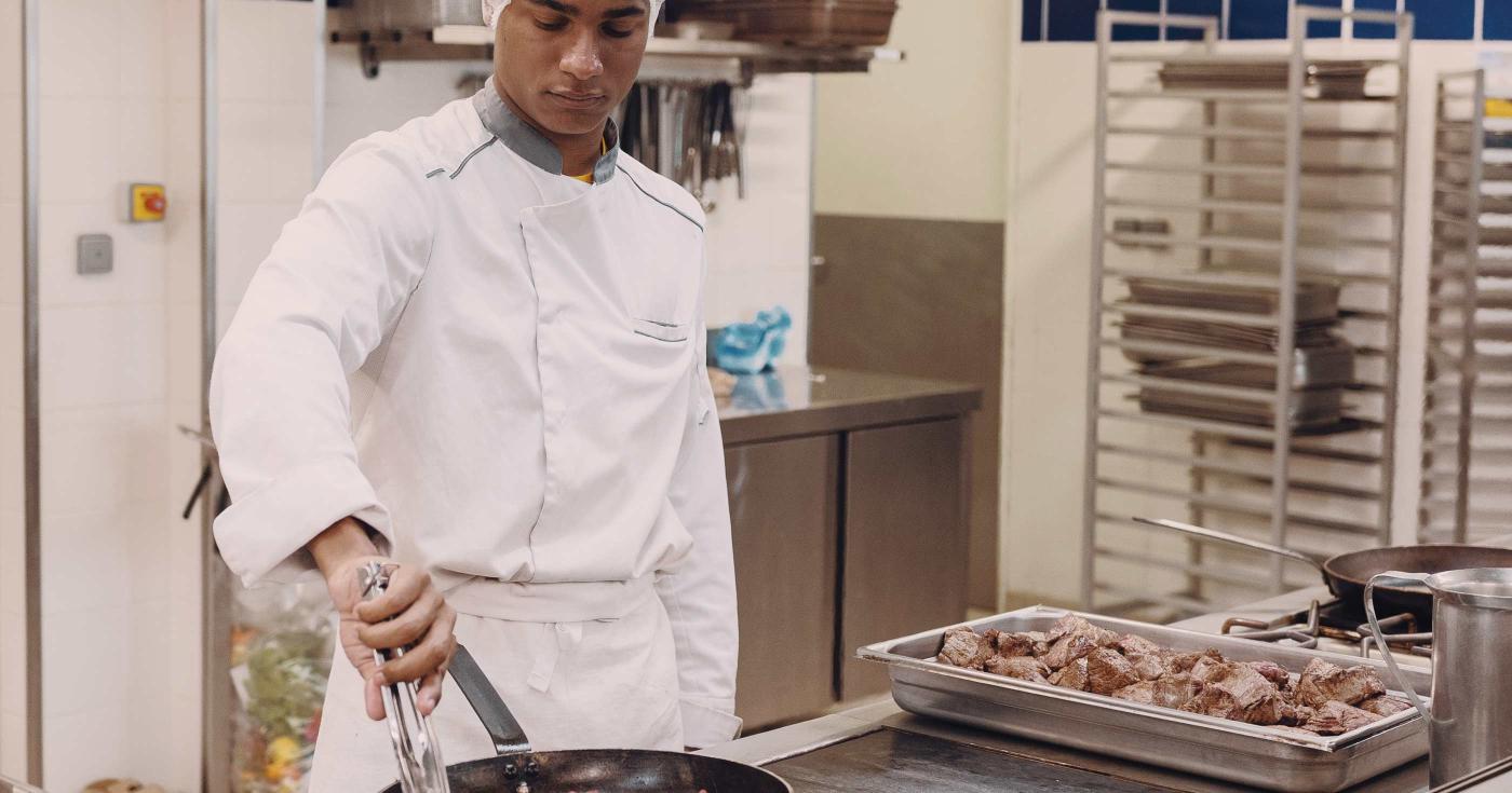 Au lycée Jean de la Taille à Pithiviers, le Menu signature Loiret s’affine - préparation viande