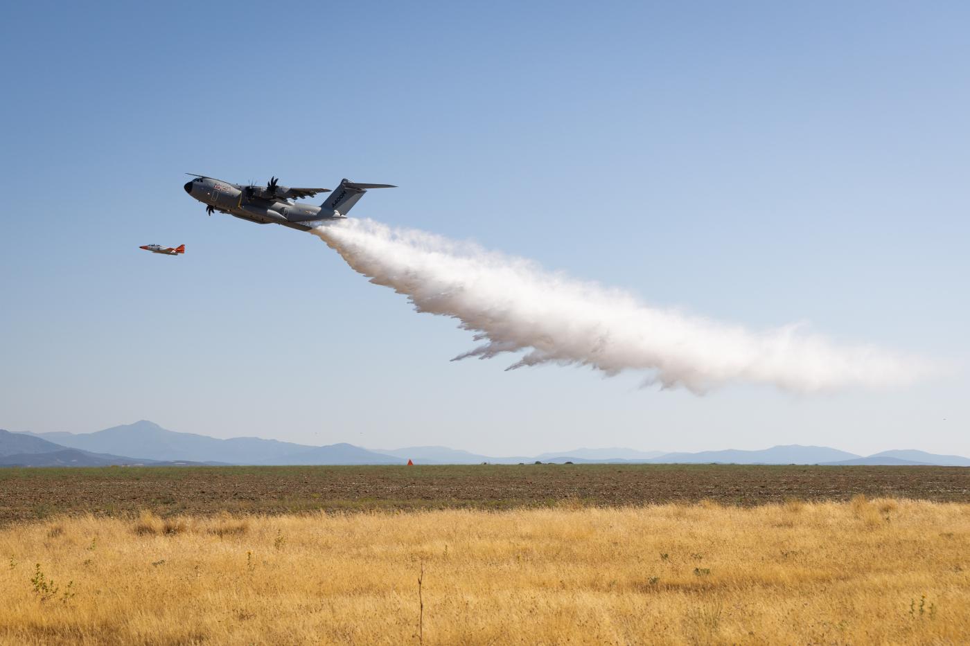 Airbus A400M largue eau