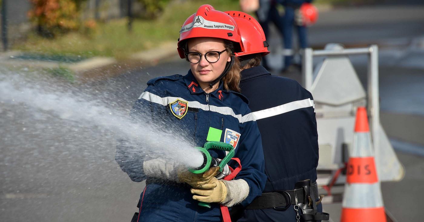 À la Sainte-Barbe, c’est la fête chez les pompiers du Loiret et d’ailleurs ! Jeune sapeur pompier 