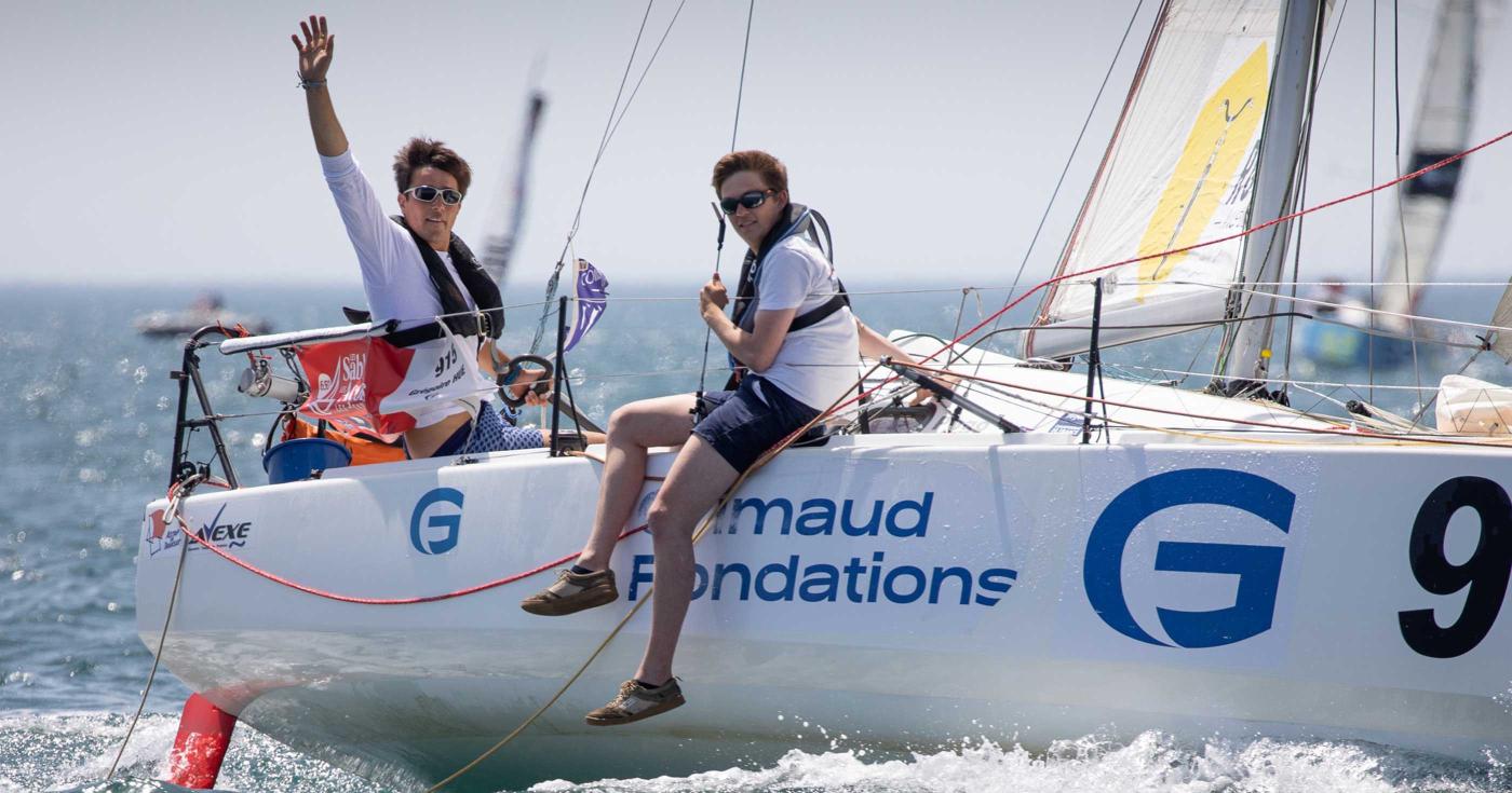 Maxi plaisir pour mini-transat : le Loirétain Grégoire Hue à l’assaut des vagues - Grégoire hue sur son bateau