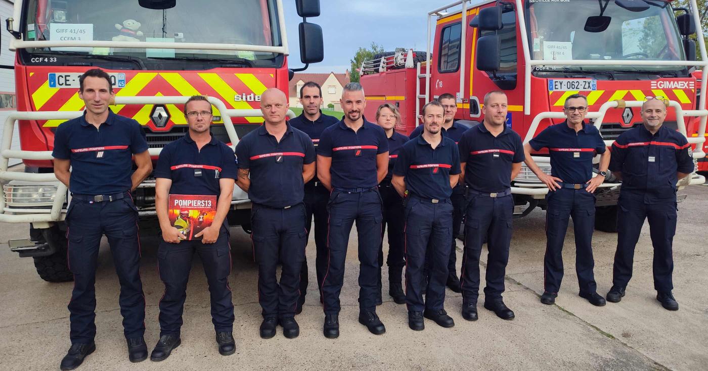 Les pompiers loirétains prêtent main forte au Canada et dans les Bouches-du-Rhône - groupe de pompiers loirétains au moment du départ