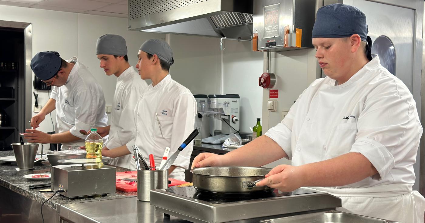 Menu Signature Loiret : entraînement des apprentis du lycée hôtelier de l'Orléanais