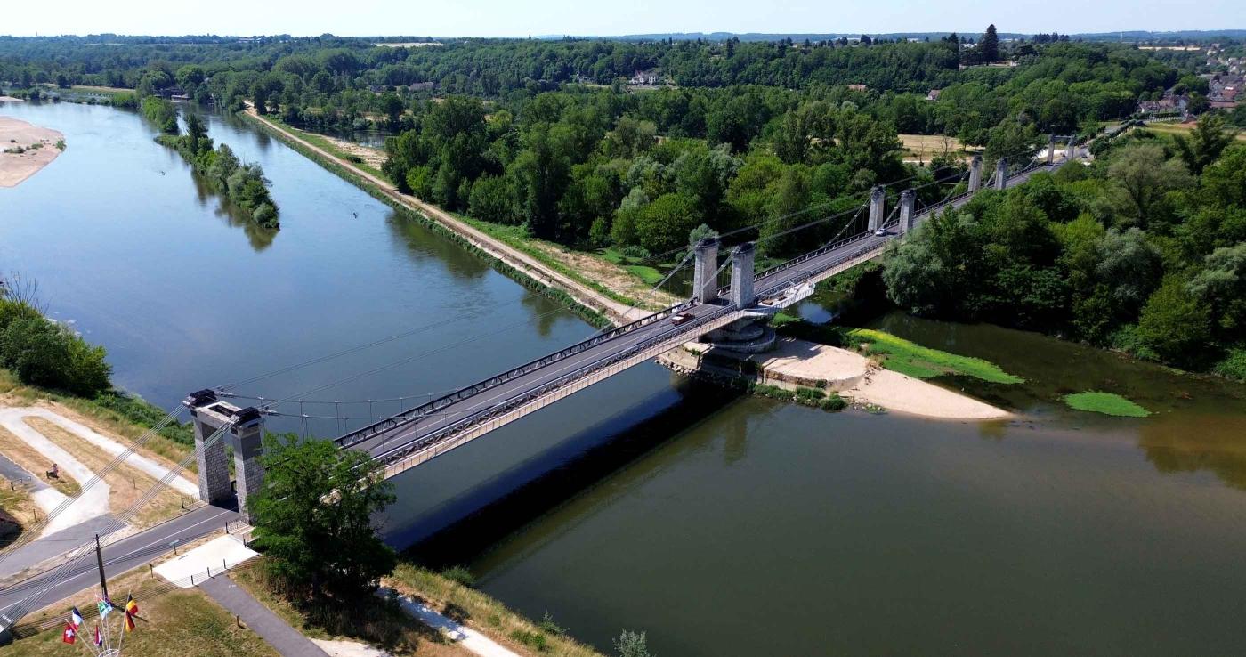Vue aérienne du pont de Châtillon avec sa passerelle